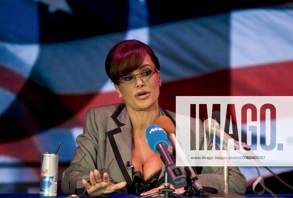 charlotte kearns recommends Lisa Ann As Sarah Palin