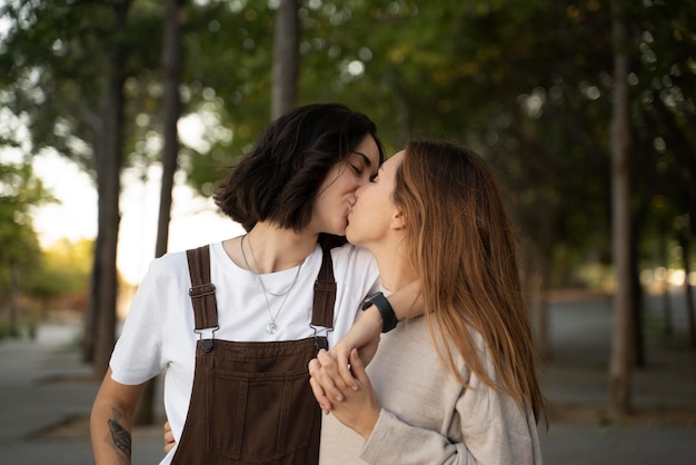 bonnie wiseman recommends lesbian making out pic
