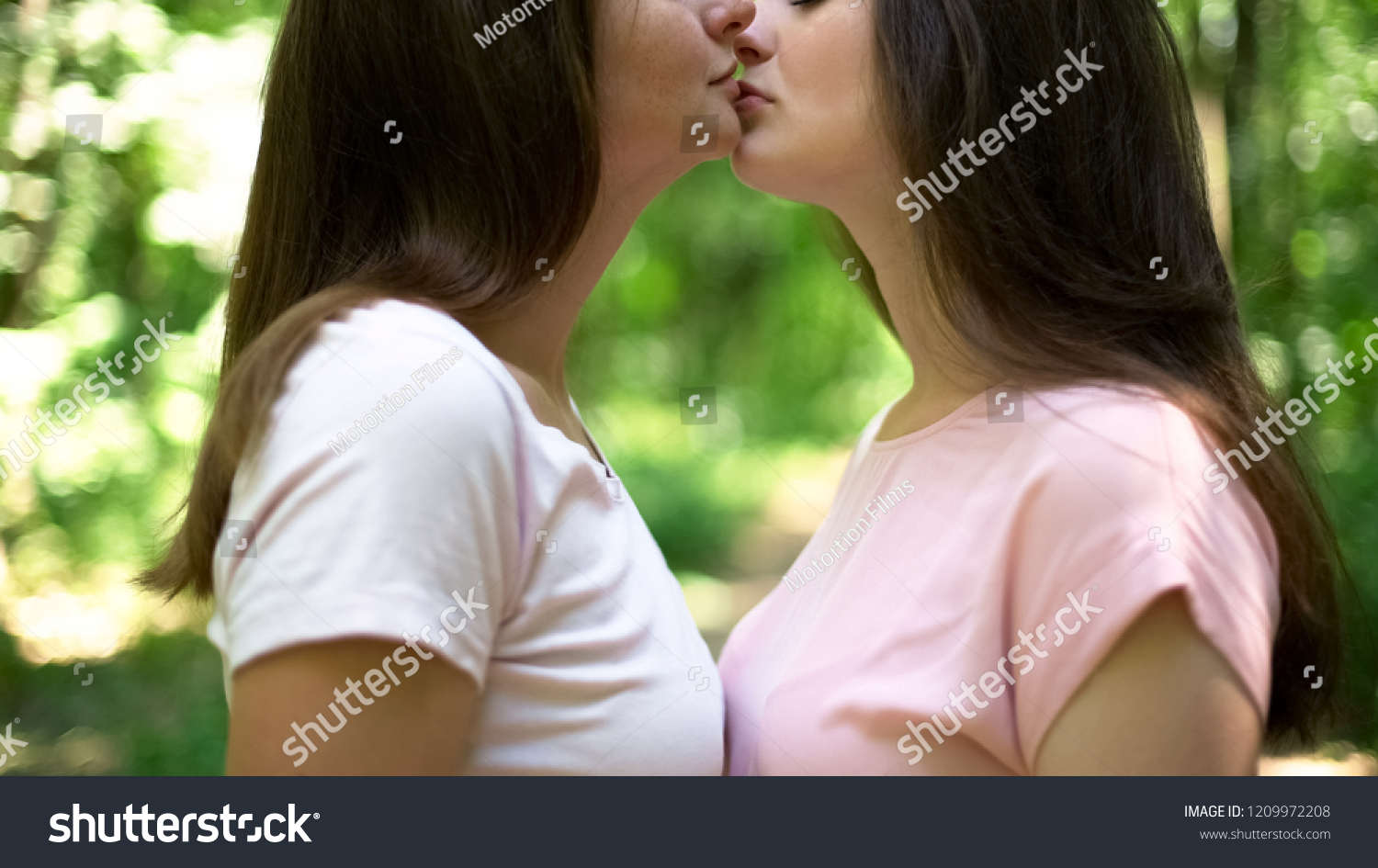 chelsea blodgett recommends Lesbians Making Out Hd