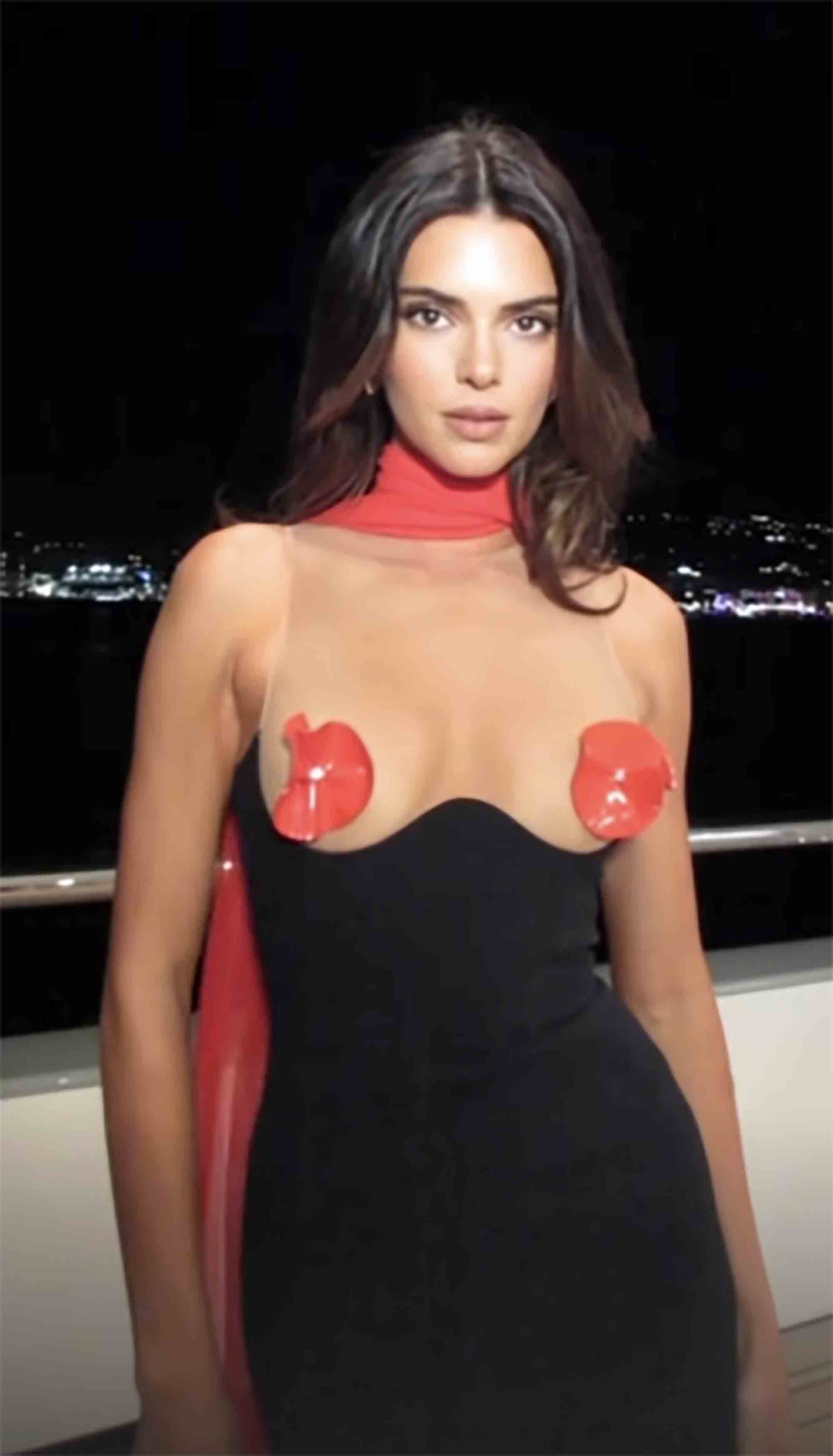 doug weatherly recommends Kendall Jenner Nippel