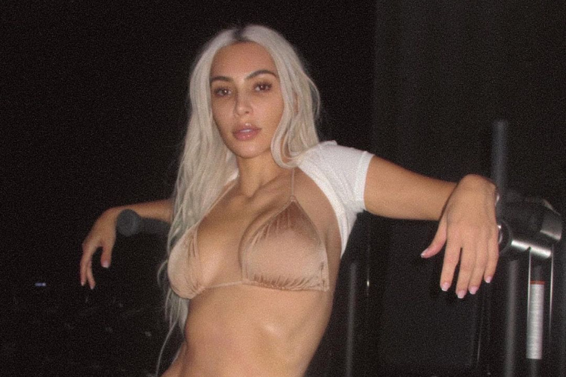 kim kardashian shows tits