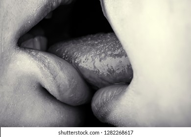 charlotte ahn recommends Black Girls Tongue Kissing