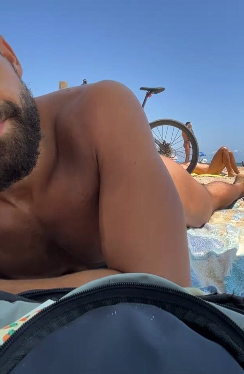 darrick webb recommends Porn Videos Of Men Tannning On A Beach