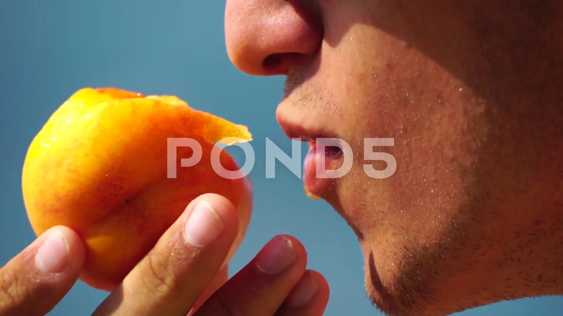 barb monroe add photo man eating a peach