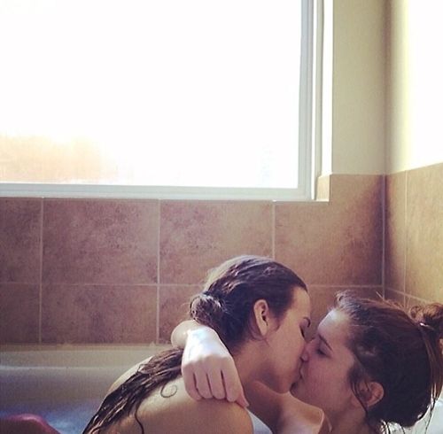 avi dekel recommends girl kissing in shower pic