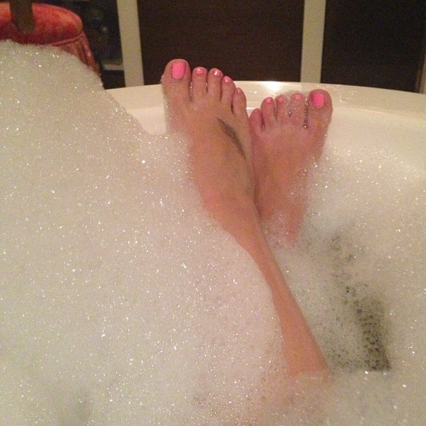 cliff abrams share haylie duff feet photos