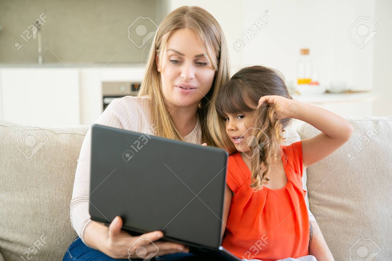 mother daughter webcam