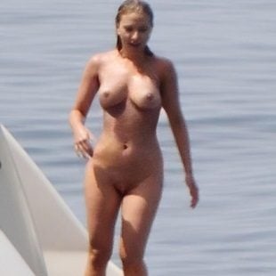 cristina gozon recommends scarlett johansson naked tits pic