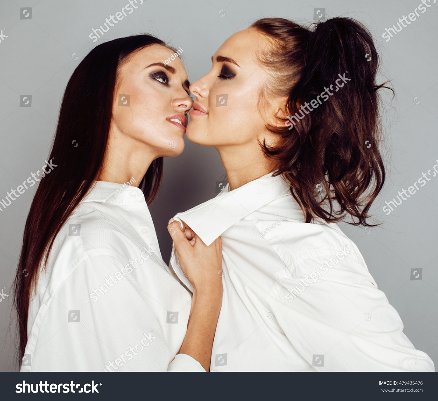 twin sisters making out