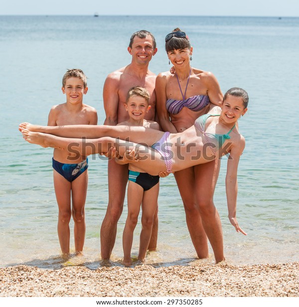 creighton turner recommends Naturist Family Photography