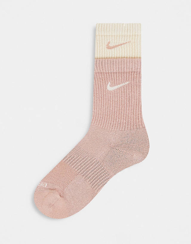 dan leeder recommends pink nike ankle socks pic