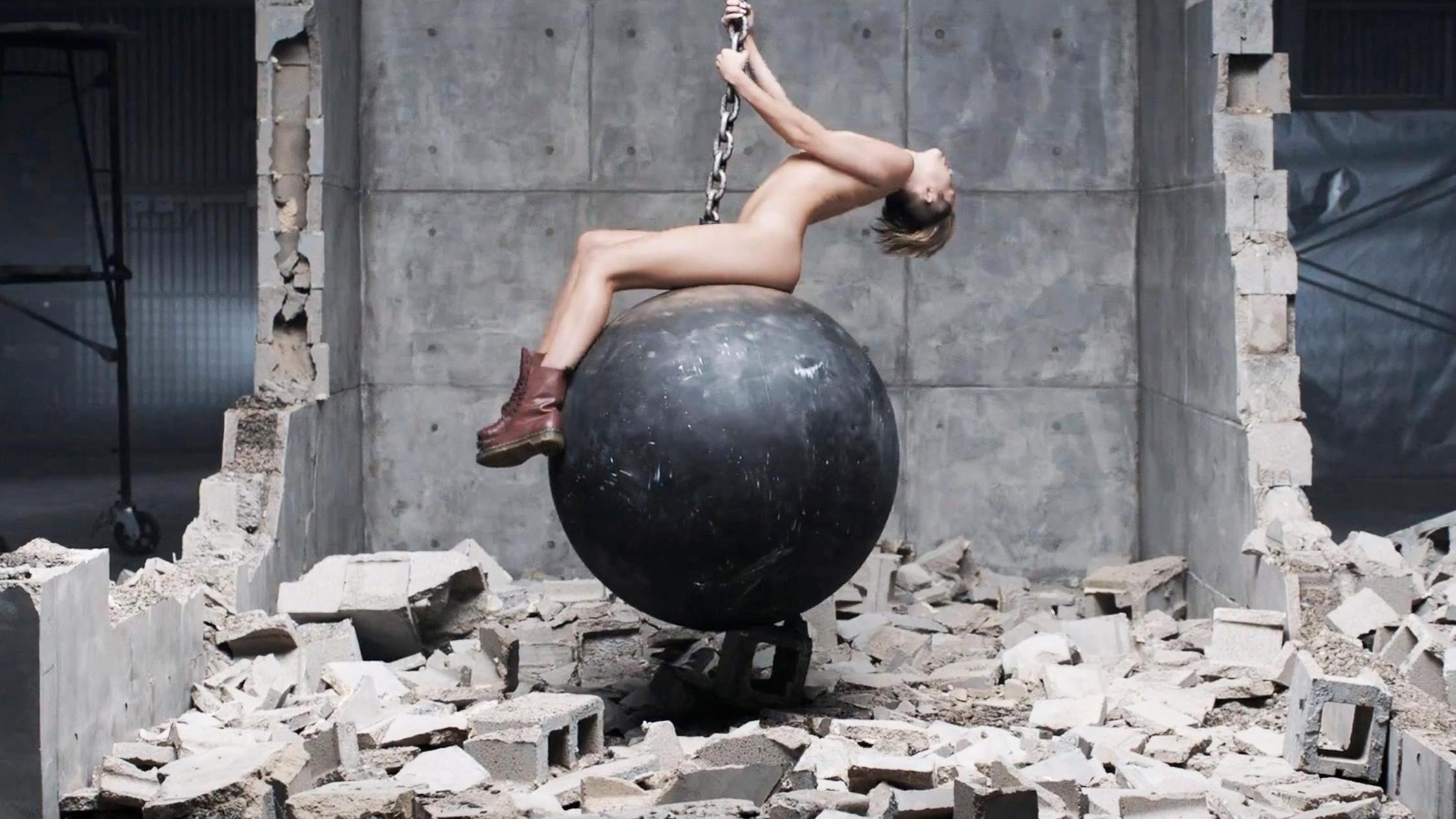 Miley Cyrus Wrecking Ball Porn de o