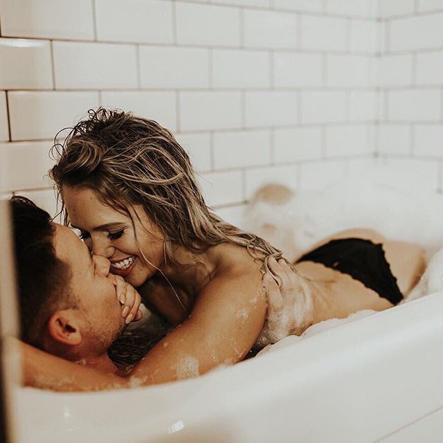 Best of Kissing in the bathtub