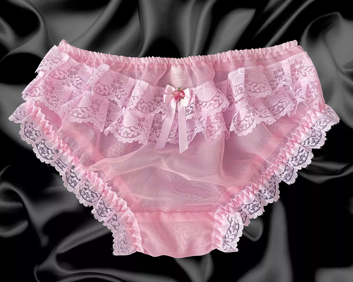 Sissy In Panties viert footjobs