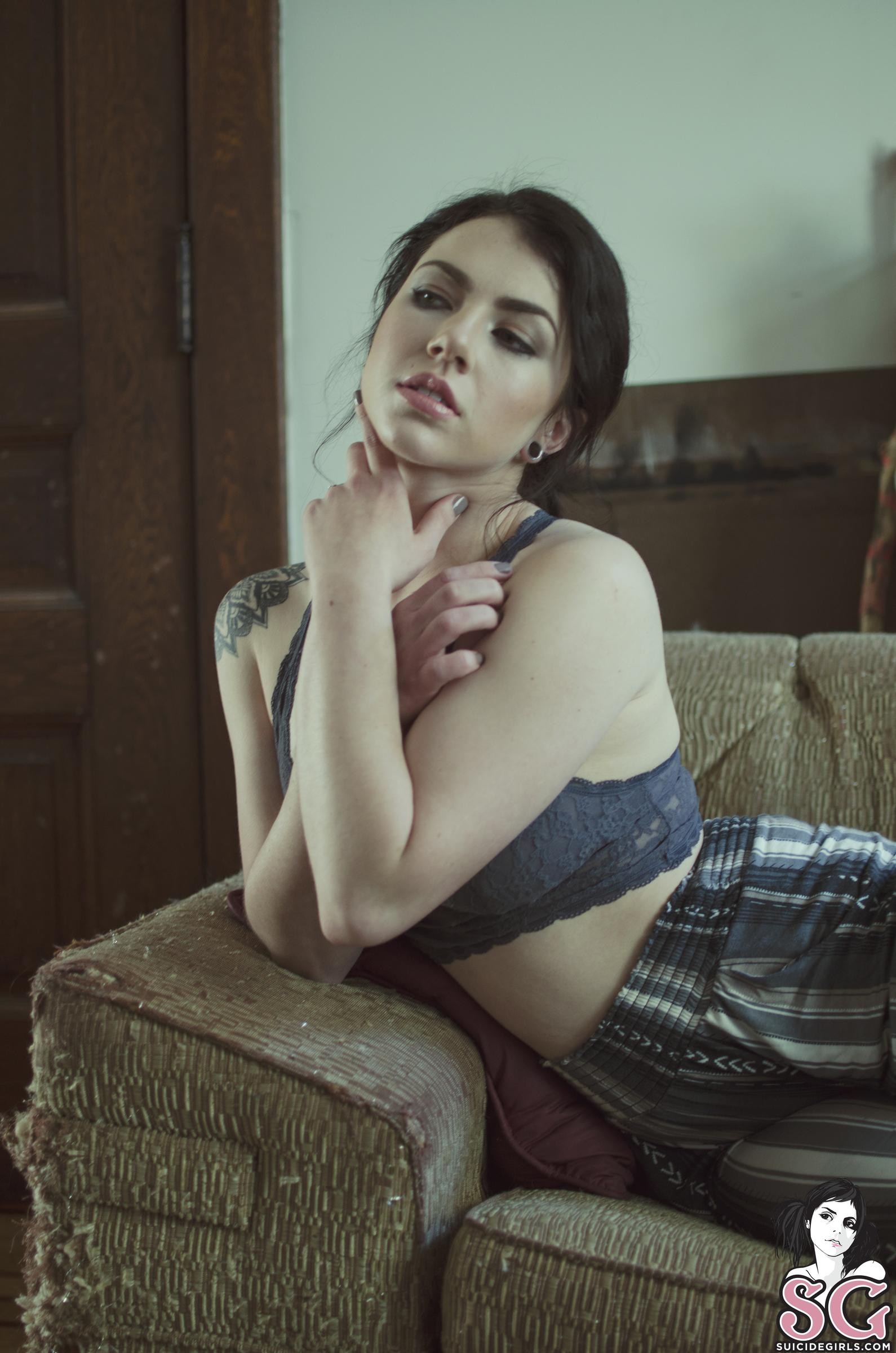 dennis acdan recommends Milenci Suicide Girl