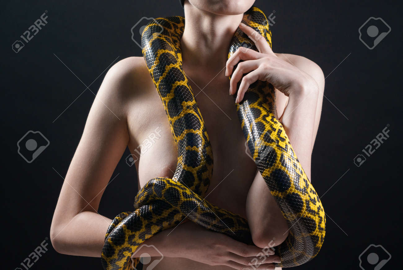 dazer ann arroyo add naked woman with snake photo