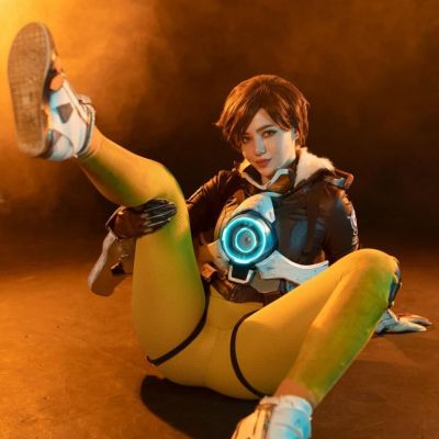dennis selasky recommends Tracer Cosplay Porn