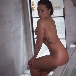 devgan share nude demi lavato photos