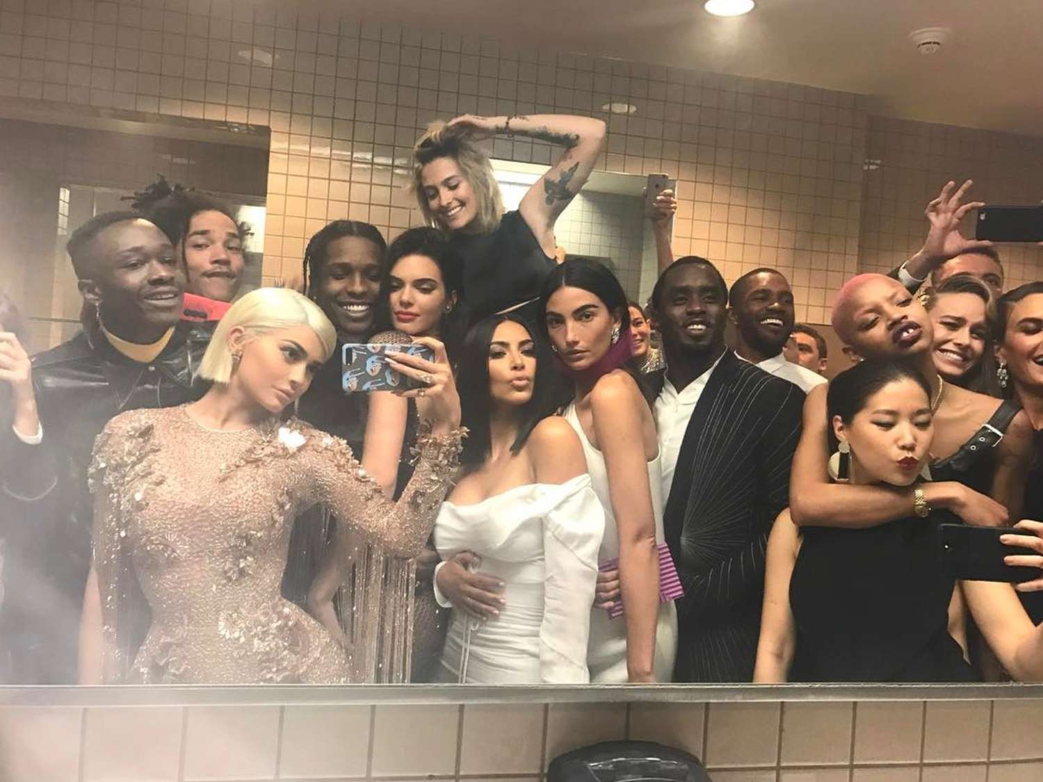 arielle russ recommends Kim Bathroom Selfie