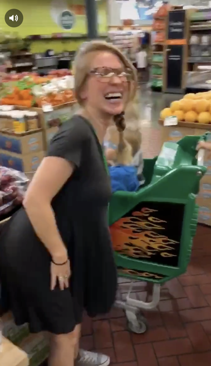 candy dua share woman shits in supermarket photos