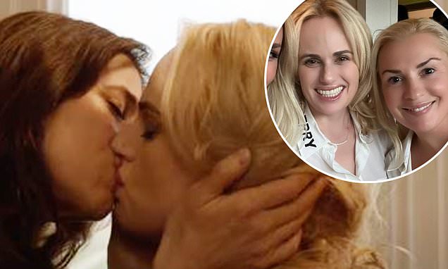 catie dawson recommends Paris Hilton Lesbian Kissing