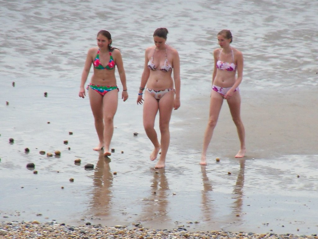 doris dee share naked beauties on the beach photos