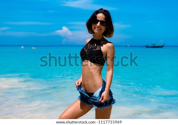 ana maria a recommends girls changing at the beach pic