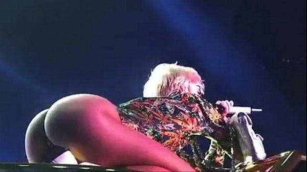 benjamin jeske recommends Miley Cyrus Blowjob On Stage
