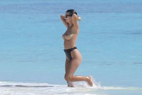 almeta jones share emily ratajkowski mexico beach topless photos