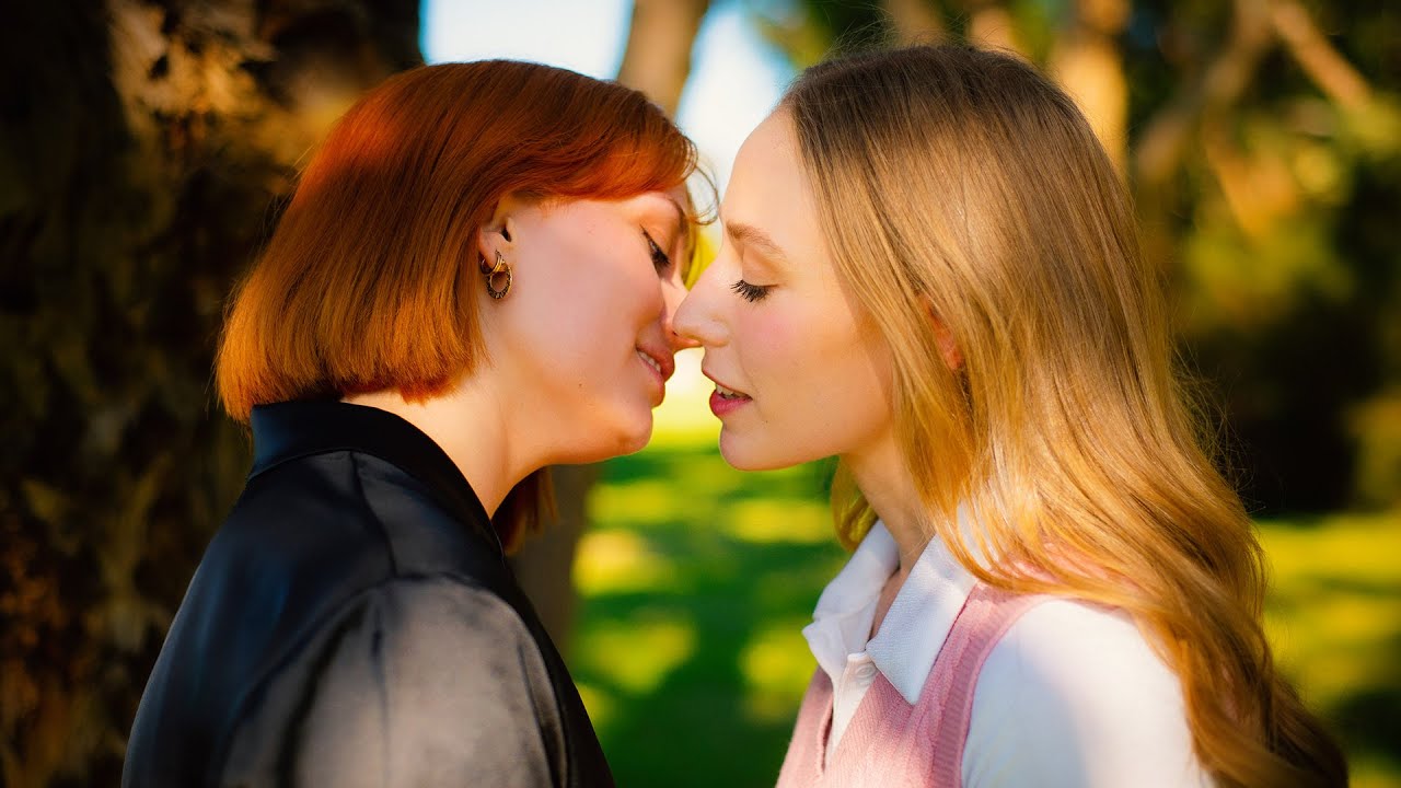 chloe blue share two women kissing youtube photos