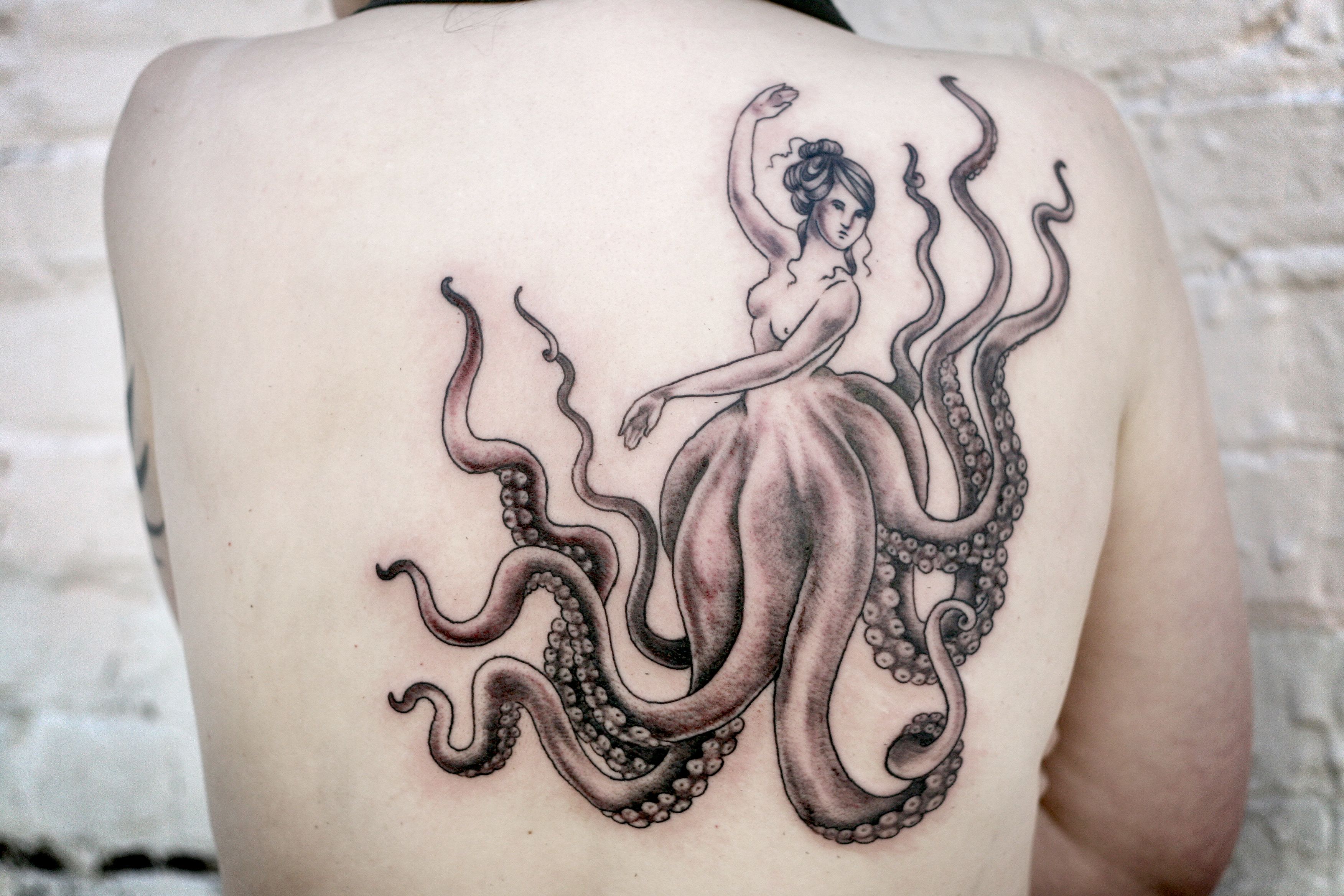 brendon fourie add photo girl with the octopus tattoo