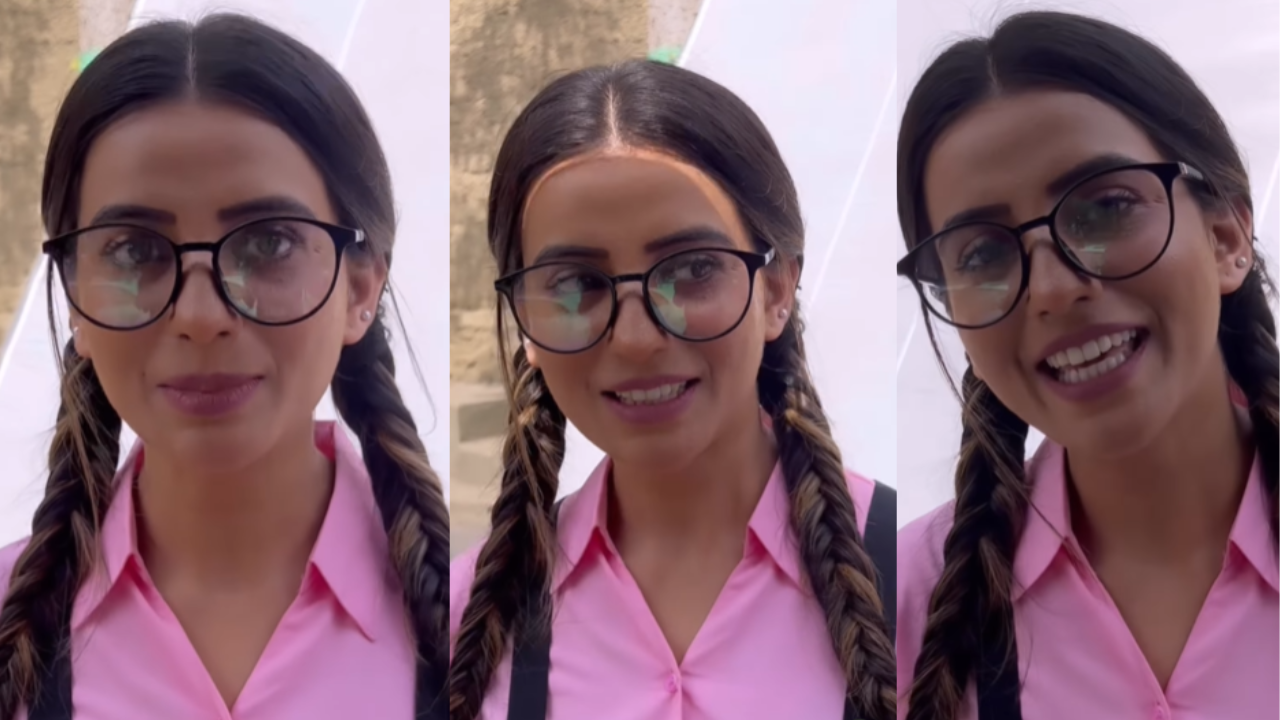 cathleen conlon share mia khalifa pink shirt photos