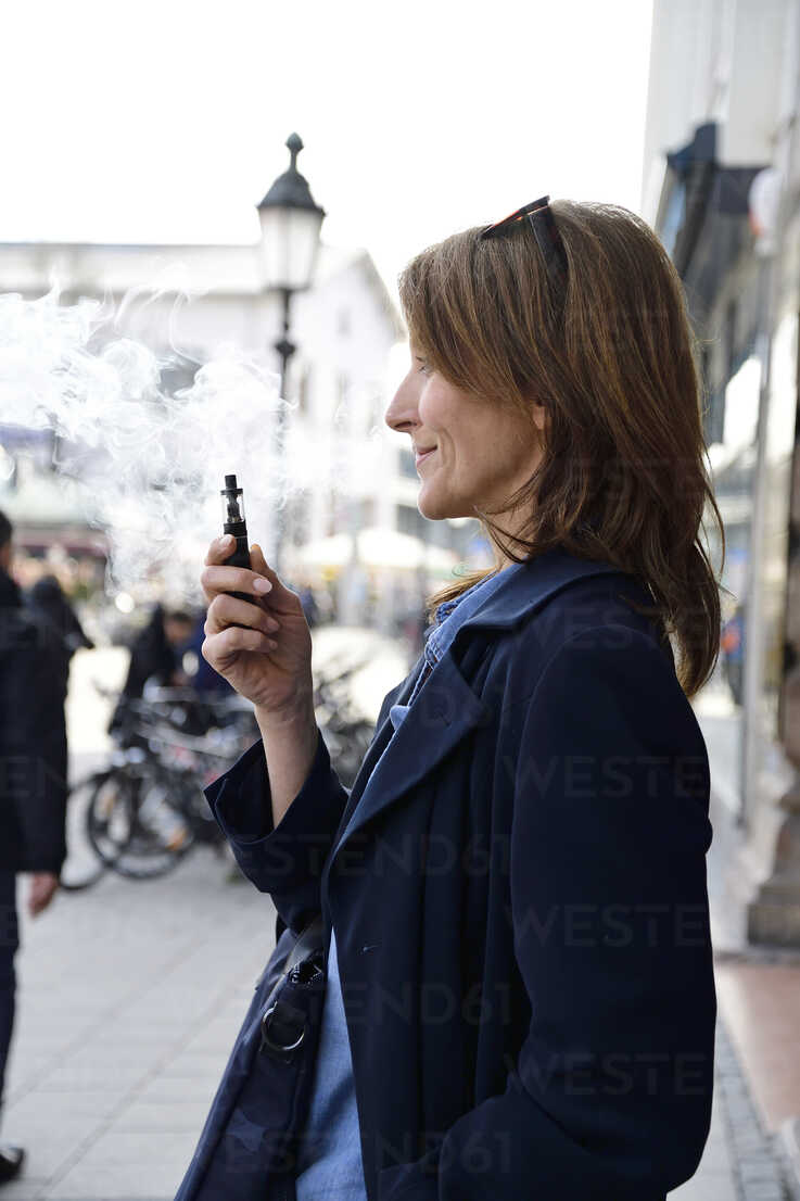 david richy recommends Mature Smoking Women