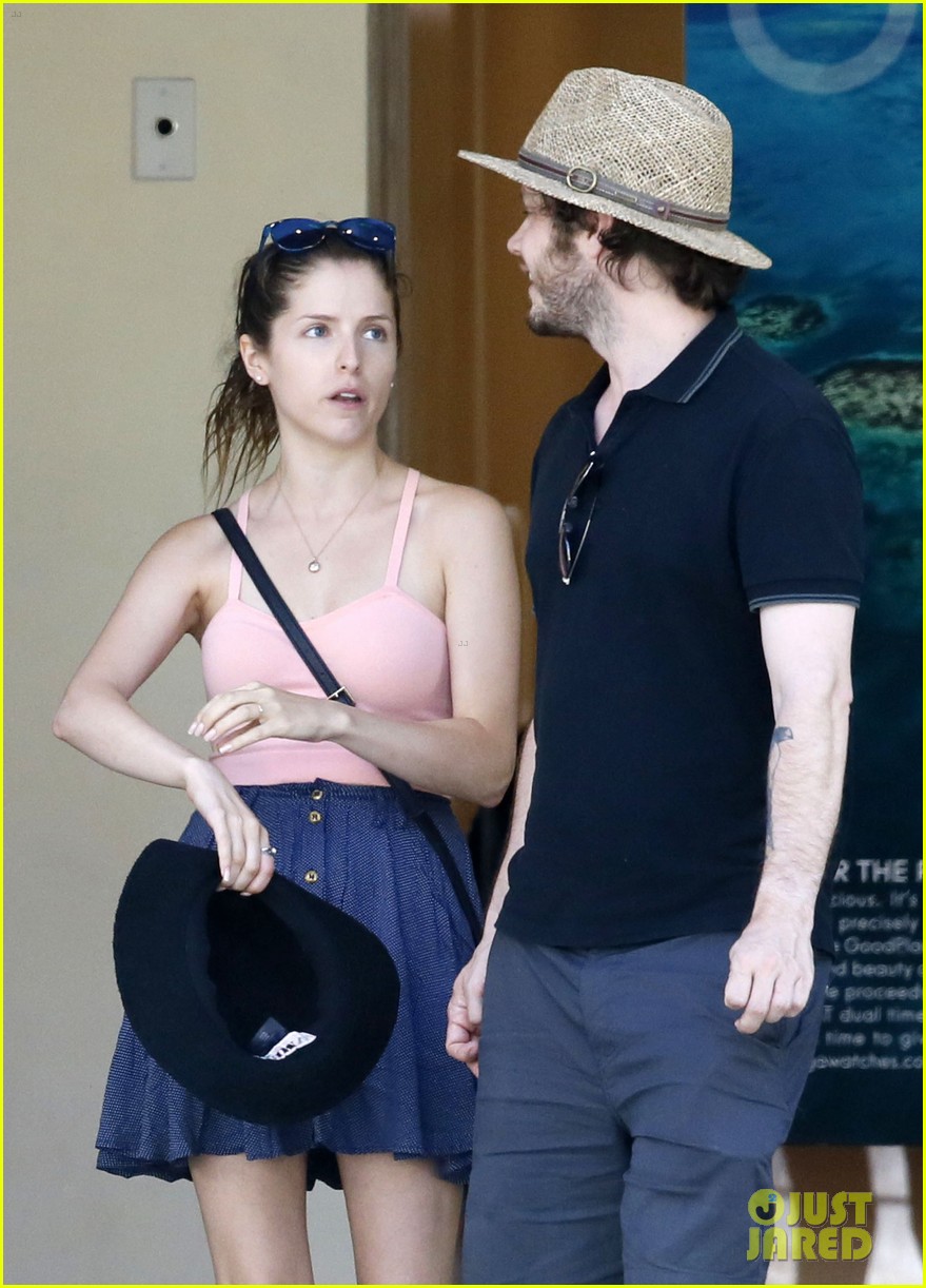 bradley peer add photo anna kendrick braless