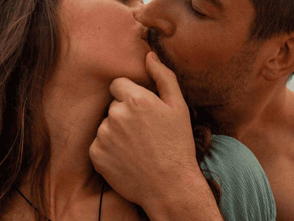 bobert jones recommends Hot Girl French Kissing