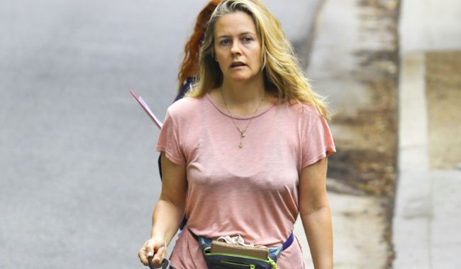 delia villela recommends Alicia Silverstone Upskirt