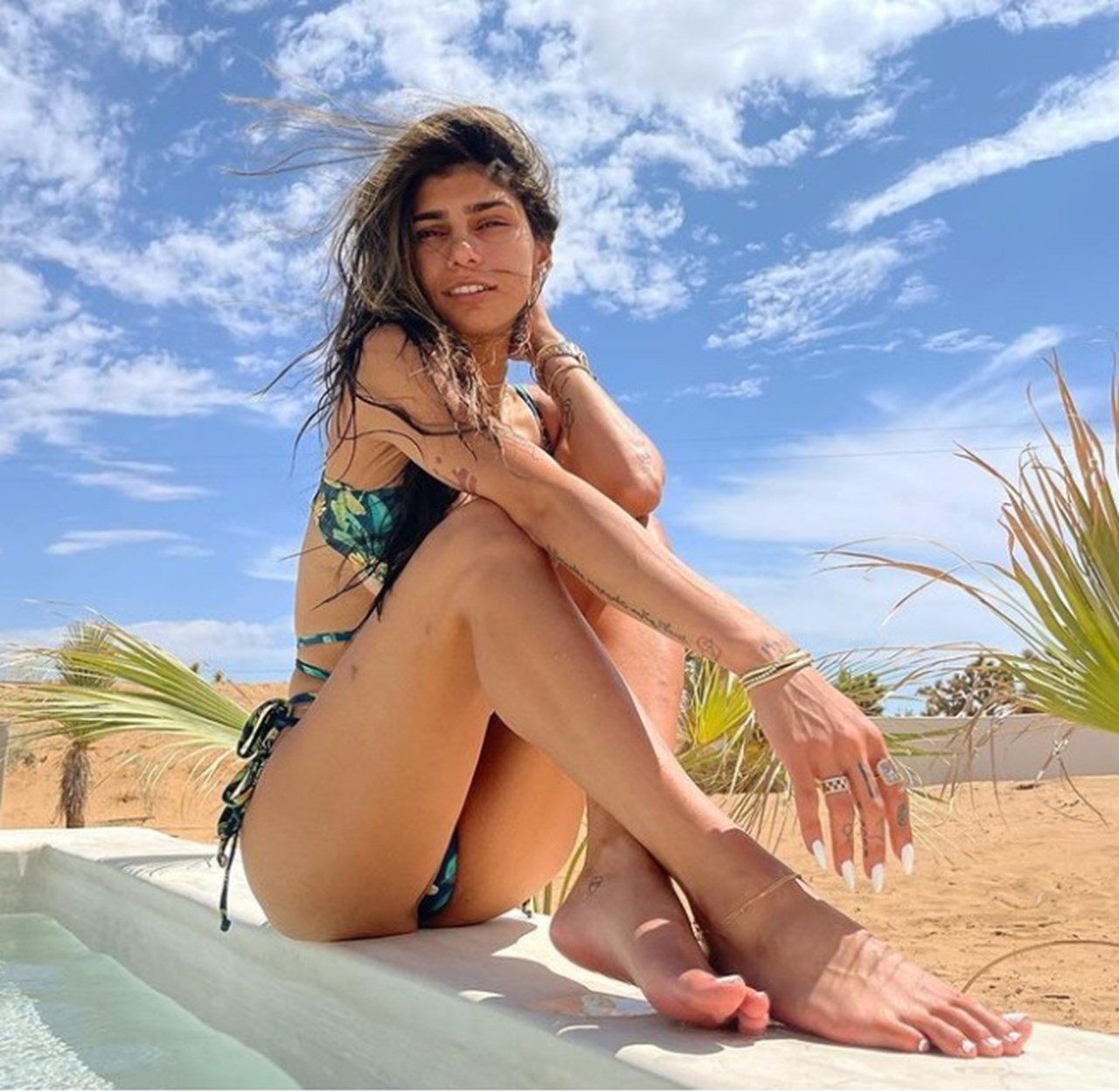 alexandra rus recommends mia khalifa sexy feet pic