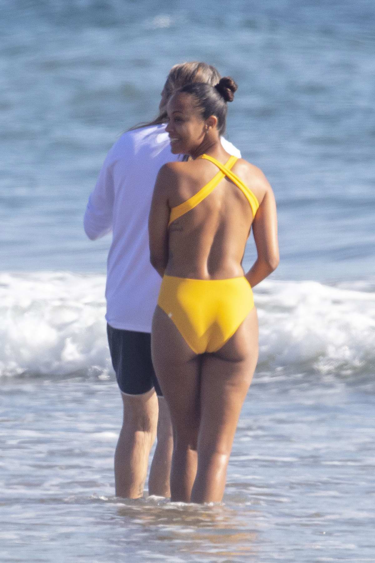 barry mccartney recommends Zoe Saldana In A Bikini