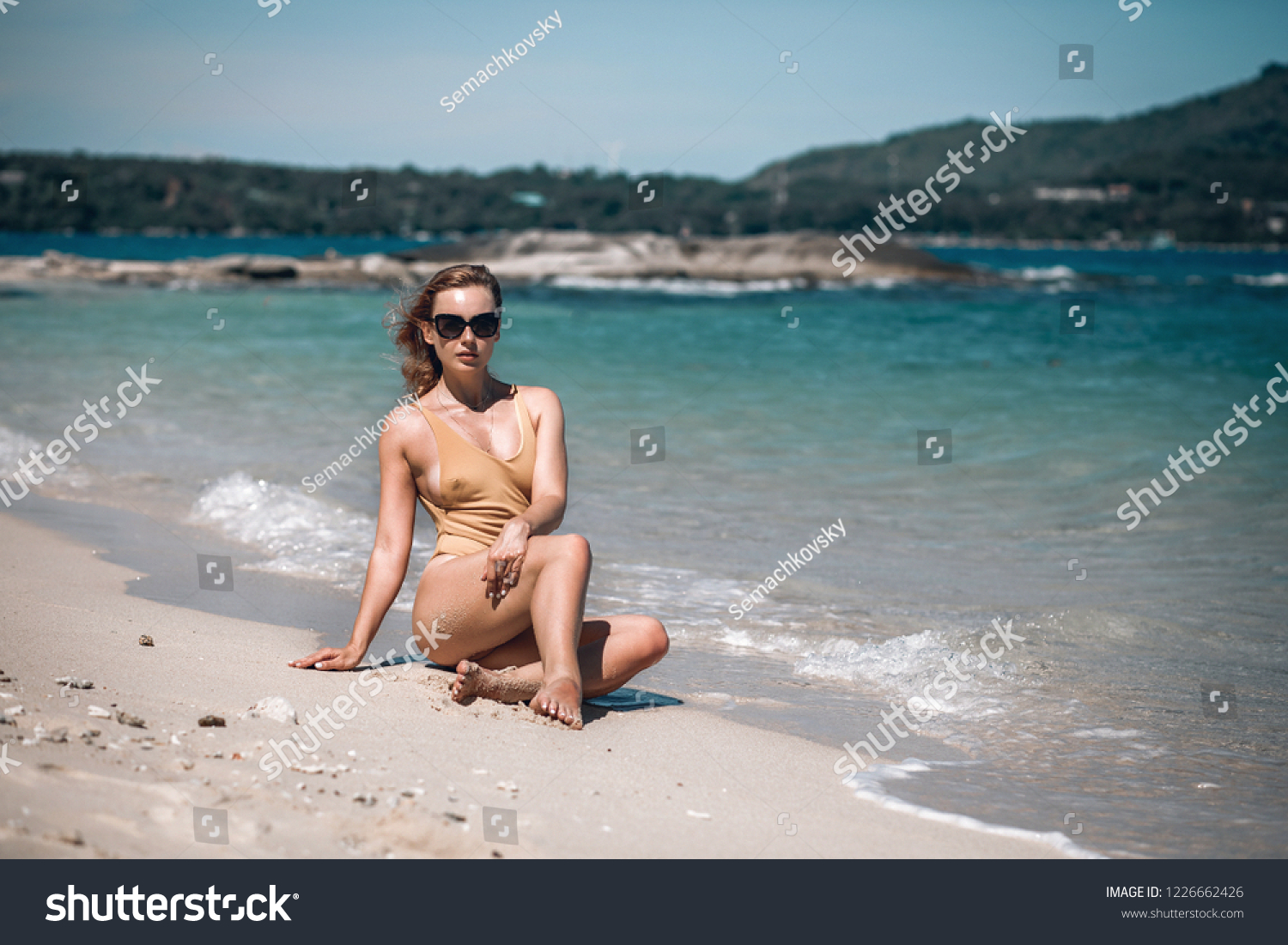 carolina del campo recommends bare women on beach pic