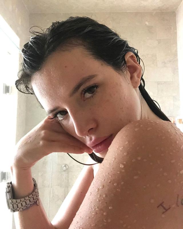 Bella Thorne Shower die magd