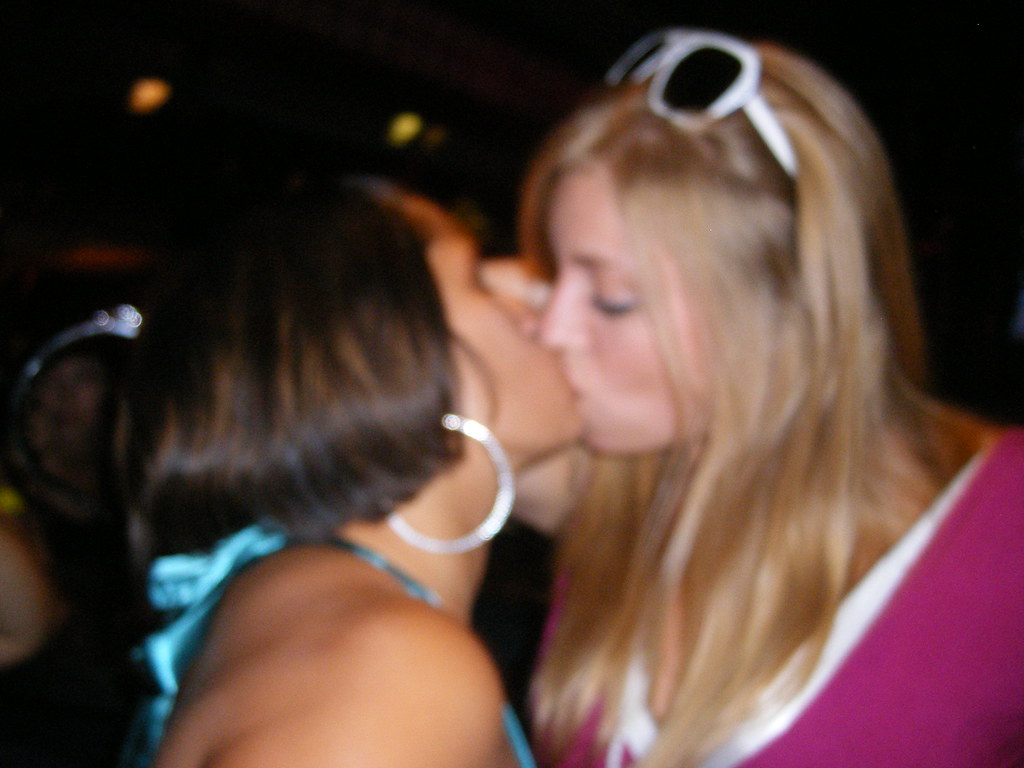 Best of Drunk girls kissing videos