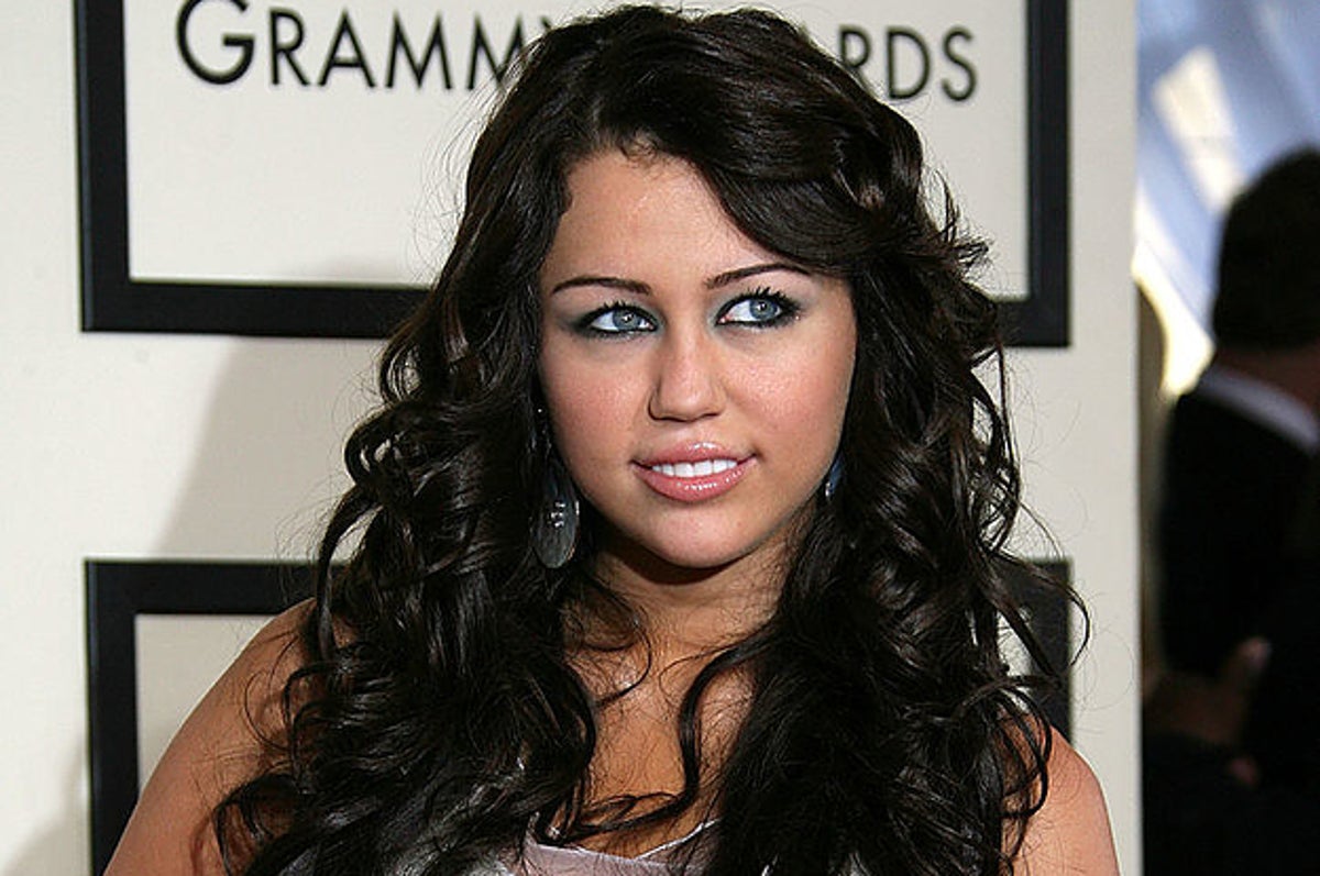 Miley Cyrus Look Alike zhka sxo