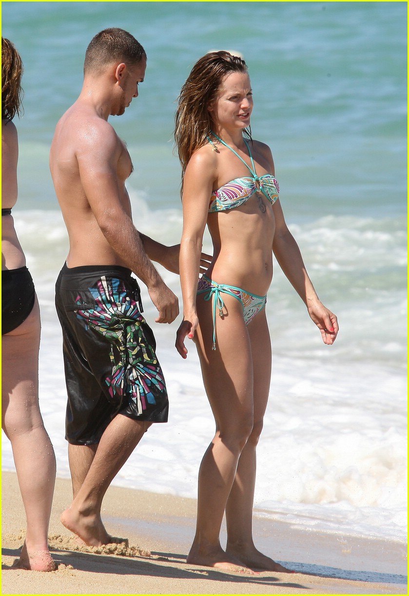 christian holcombe recommends Mena Suvari In Bikini