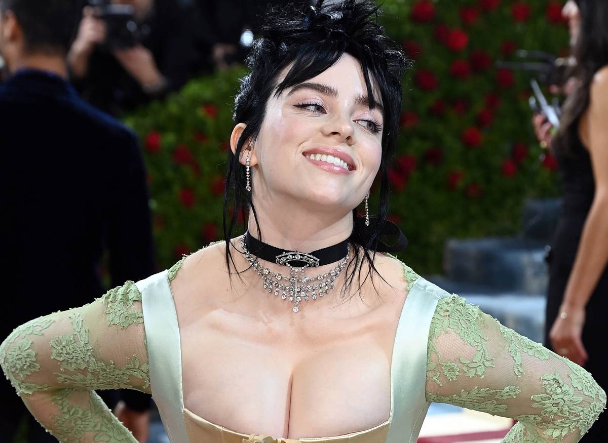 chiara celli recommends billie eilish cleavage pic