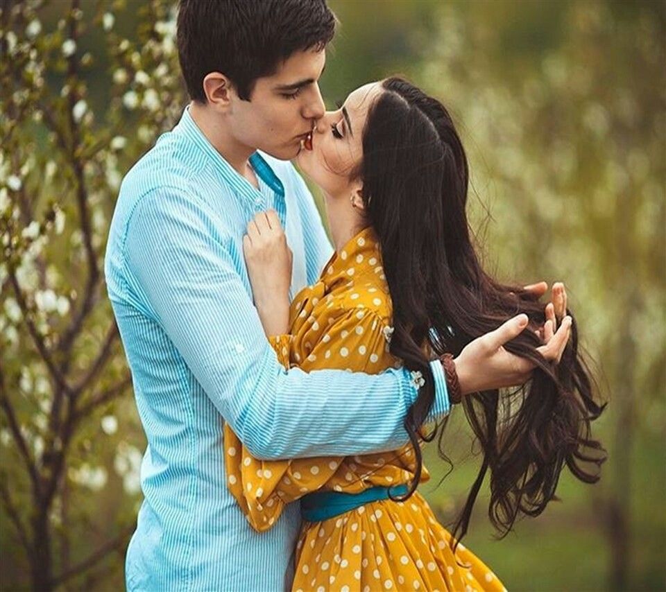 Best of Girl and boy kissing images