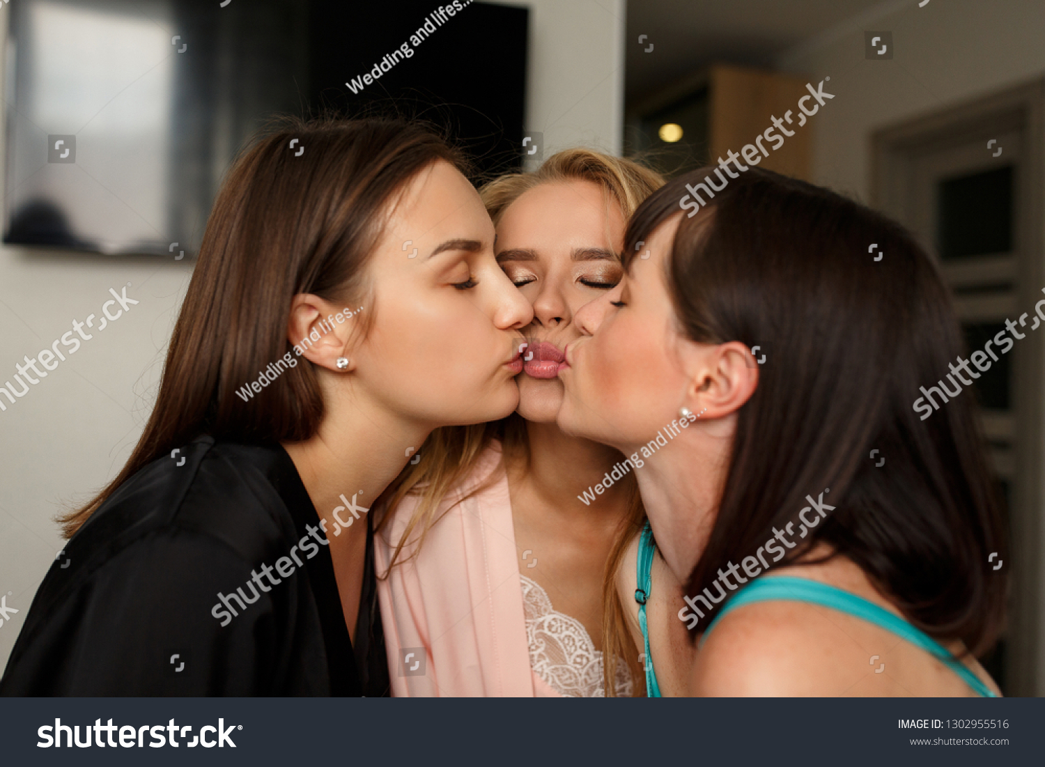 carole turnbull share girls kissing and having photos