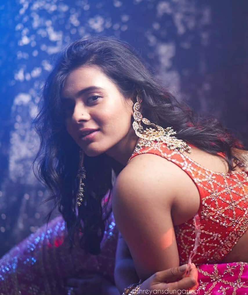 anne mccloskey add hebah patel hot photo