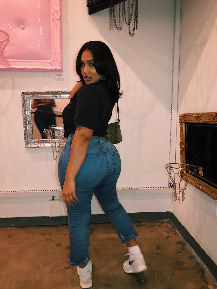 huge booty latina milf