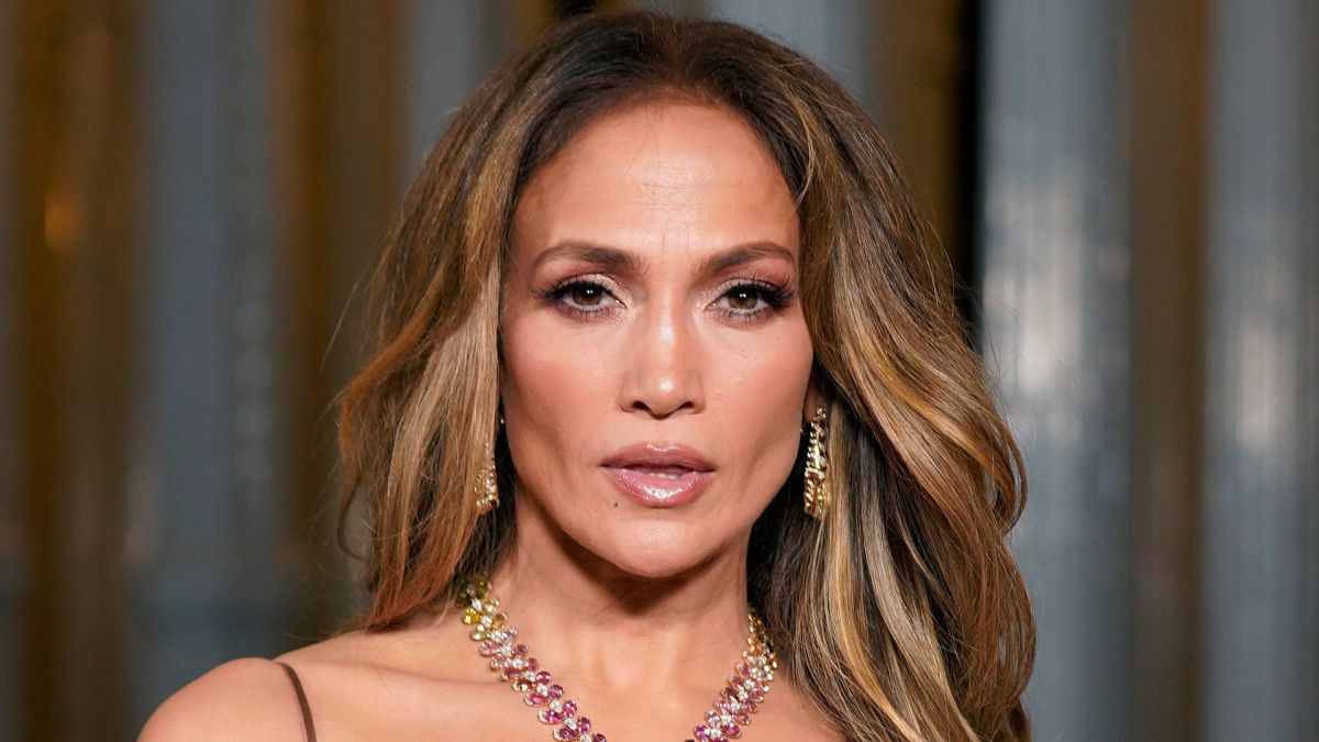 darlene james recommends Jennifer Lopez Topless Photos