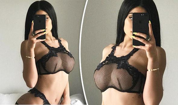 kylie jenner shows nipples